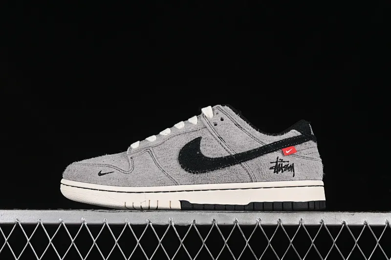 All Categories Nk SB Dunk Series Nk SB Dunk Low High-end Customized Low-top Sneakers Nk SB Dunk Low Stussy Series-Battle Gray and Black Hook Anniversary High-end Customized Low-top Casual Sneakers MM1089-027